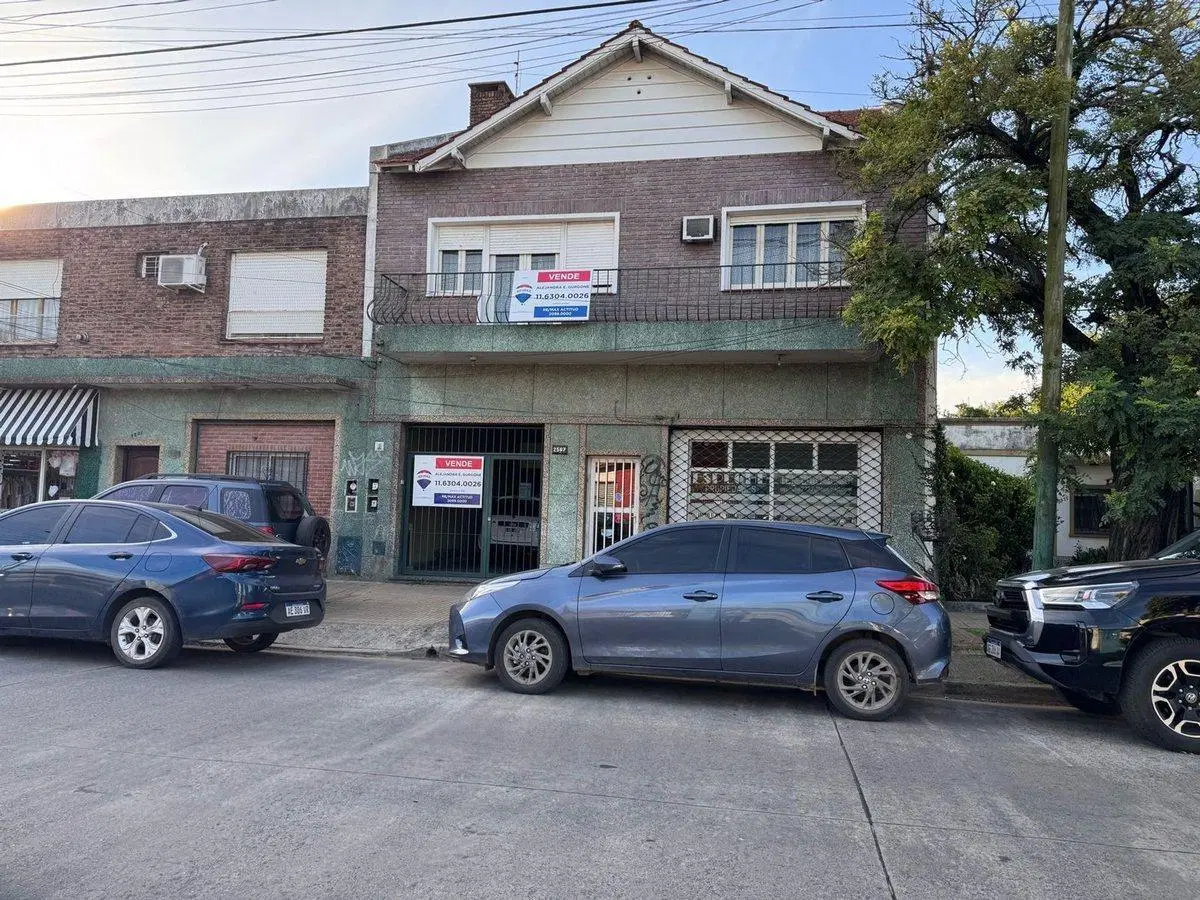 CASA 4 AMBIENTES VENTA JOSE MARMOL LOCAL Y GARAJE 4