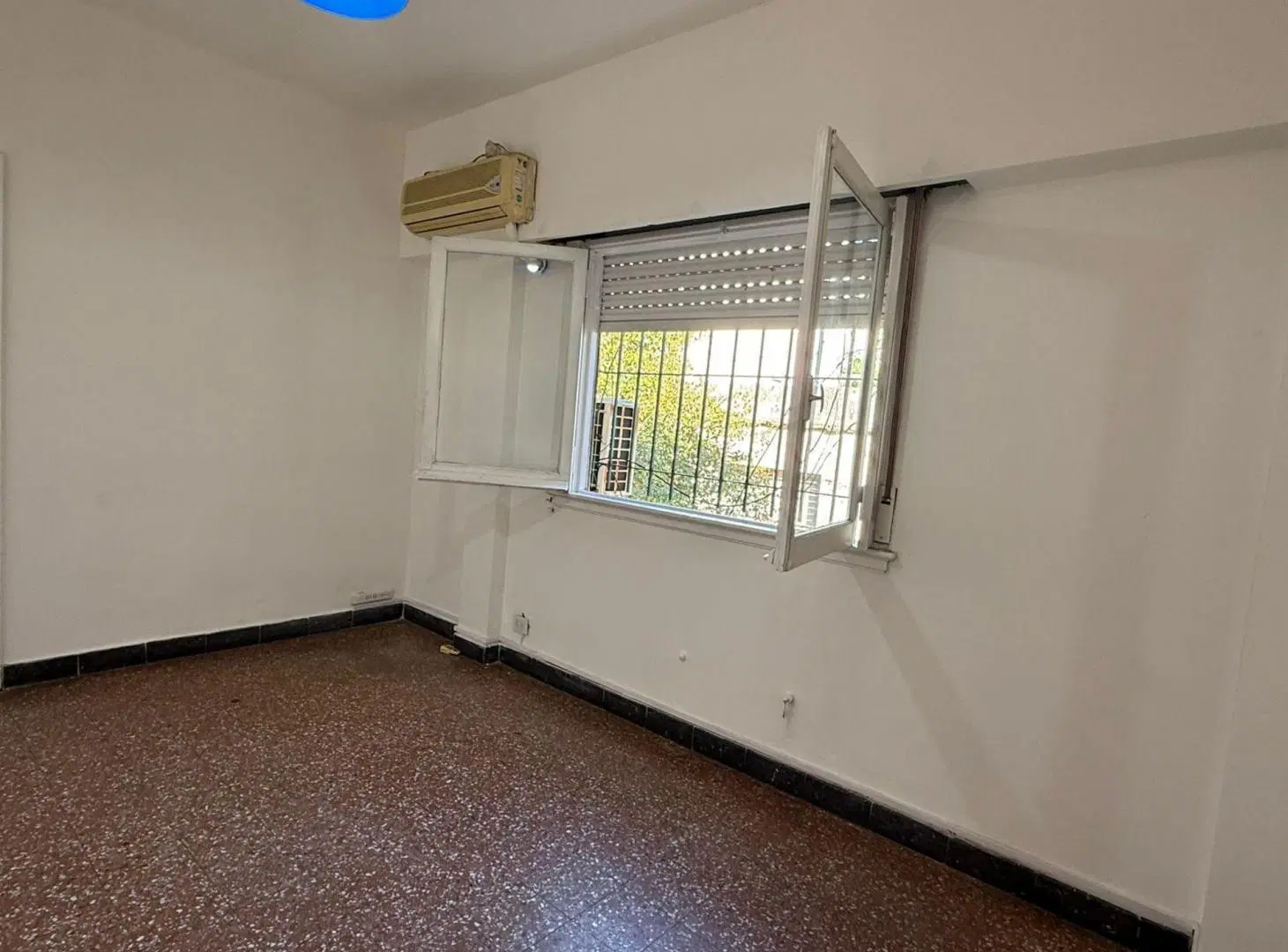 VENTA OFICINA EN CENTRO DE LANUS ESTE 4