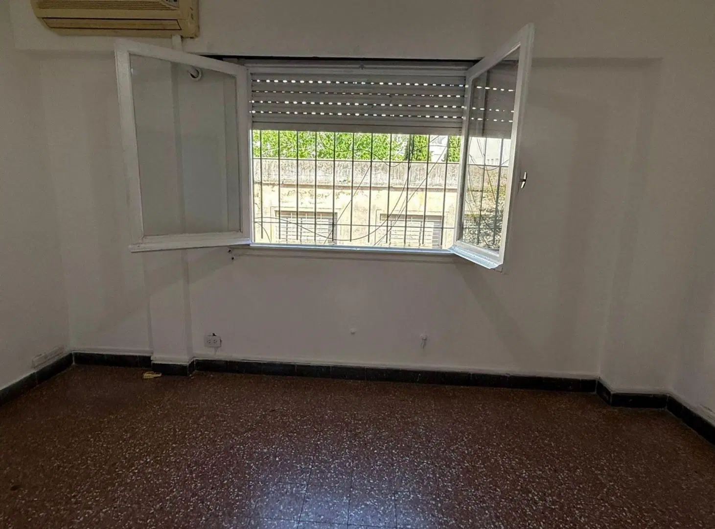 VENTA OFICINA EN CENTRO DE LANUS ESTE 2
