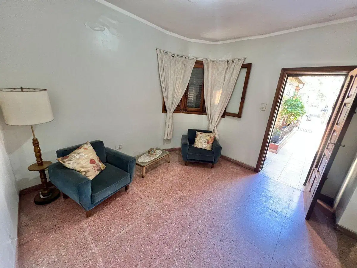 CASA EN VENTA 3 DORMITORIOS CON TERRAZA Y COCHERA 2