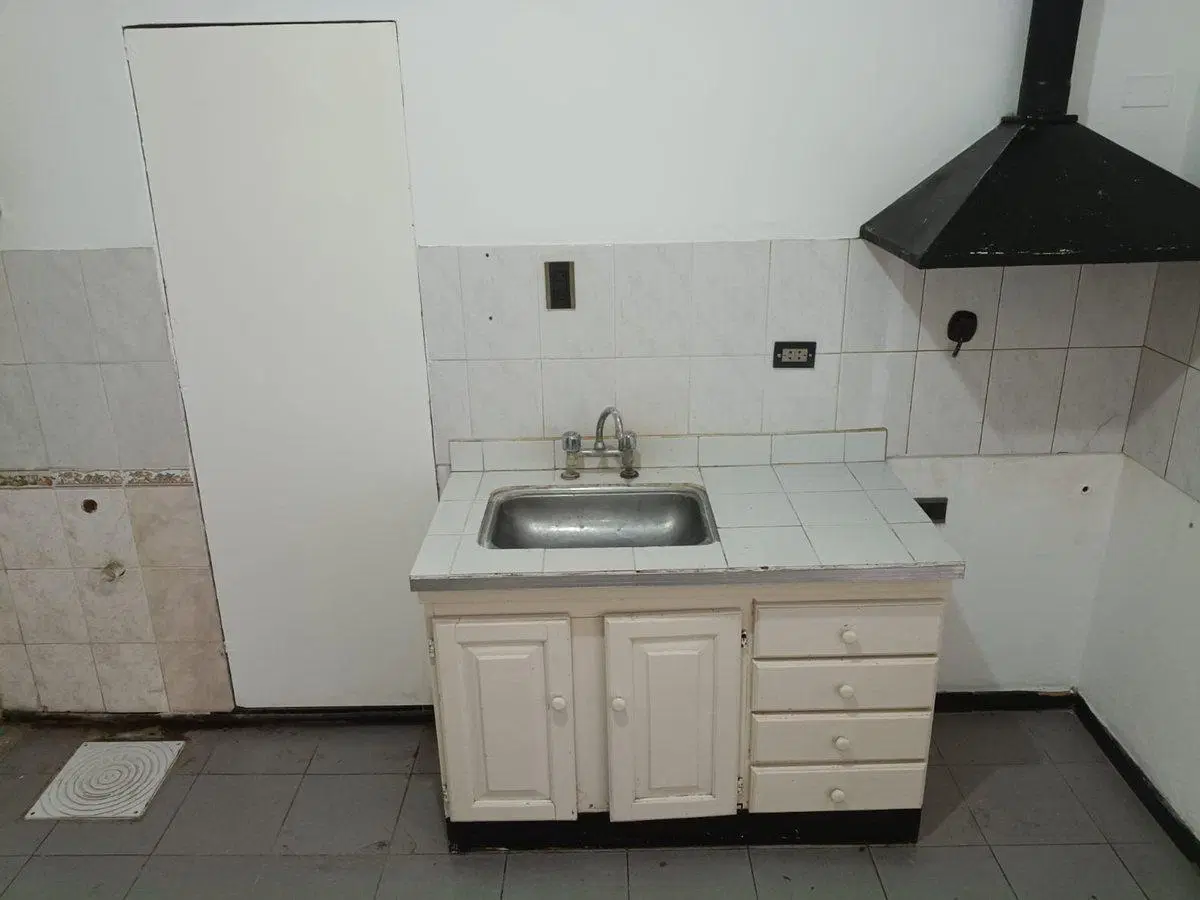 ALQUILER LOCAL CON DEPARTAMENTO EN LUIS GUILLON 2