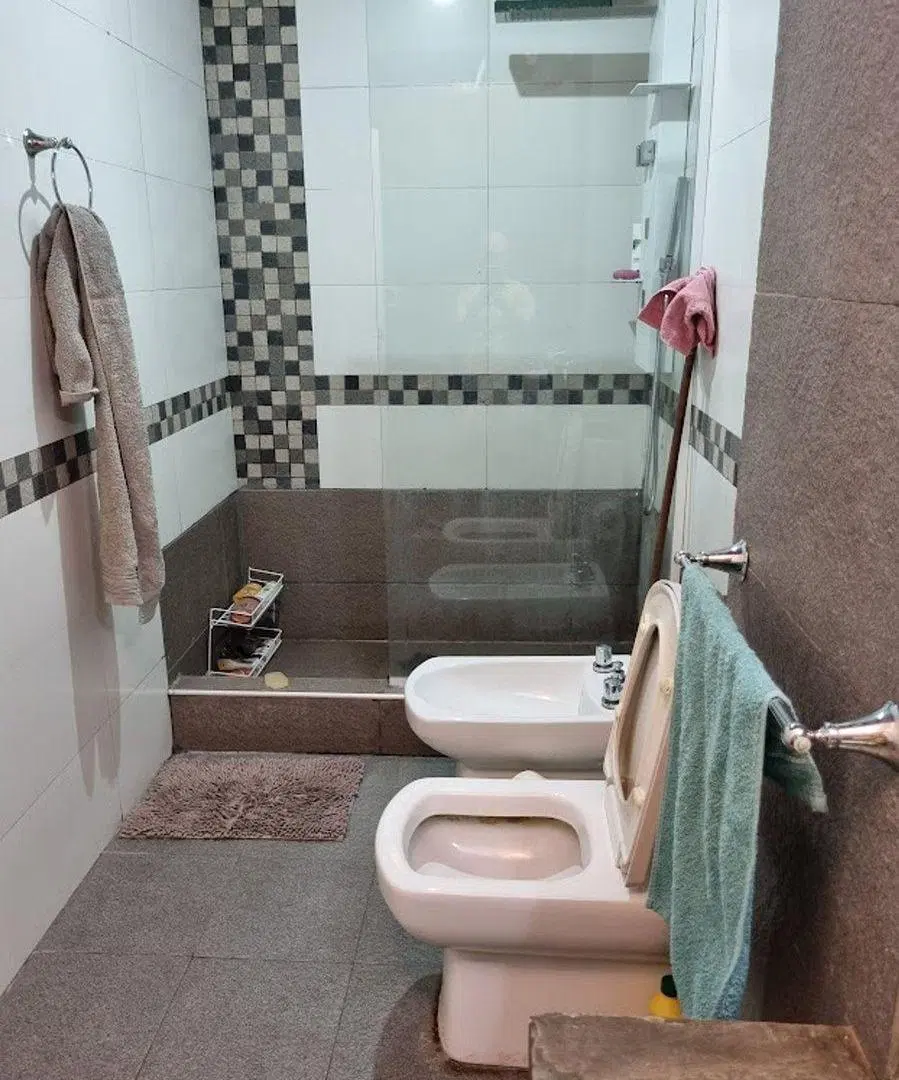 CASA  EN VENTA 5 AMBIENTES CON COCHERA EN LOMAS 4