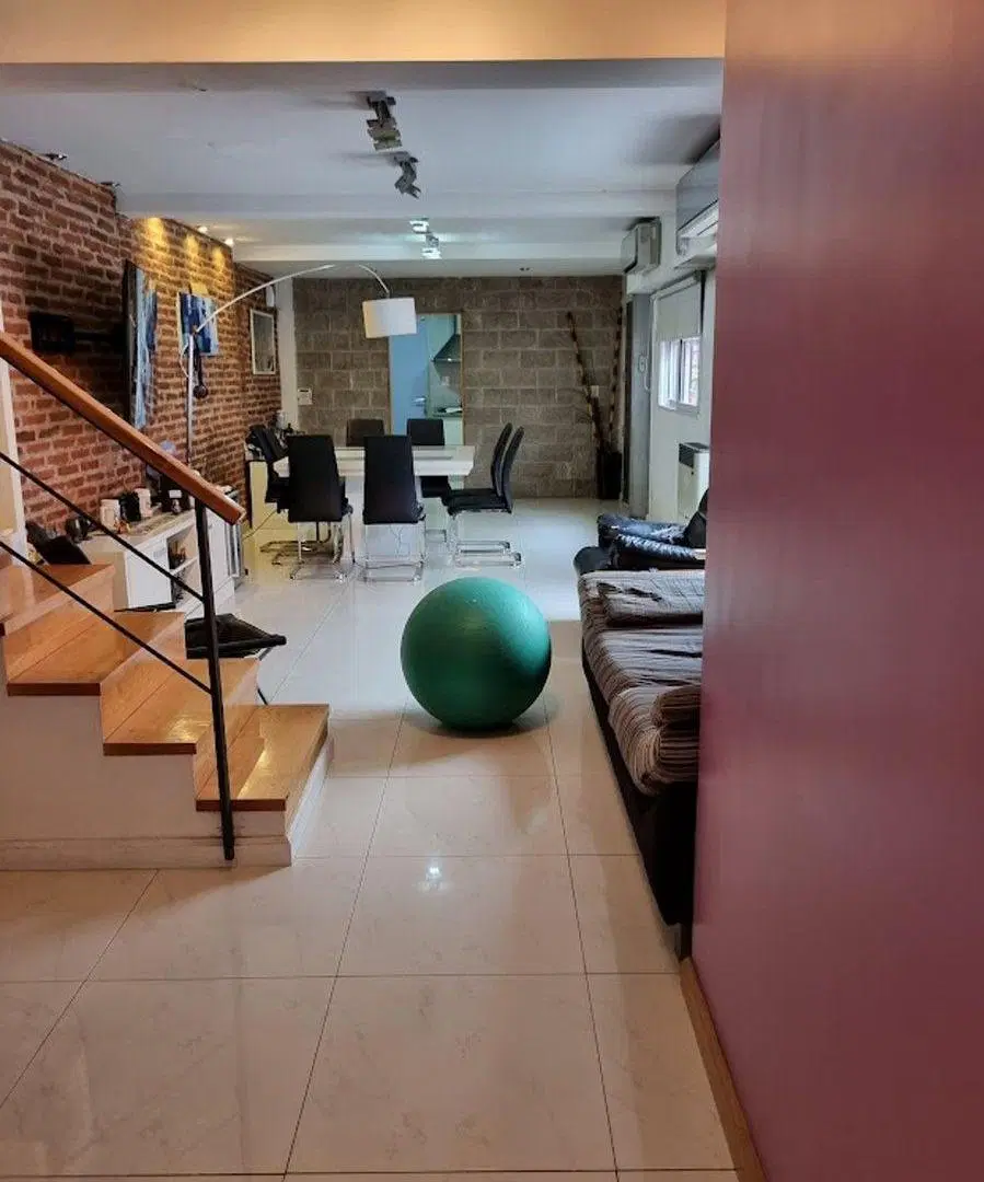 CASA  EN VENTA 5 AMBIENTES CON COCHERA EN LOMAS 2