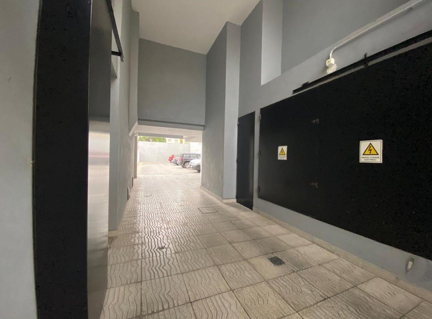 Depto Monoambiente venta L. de Zamora con cochera