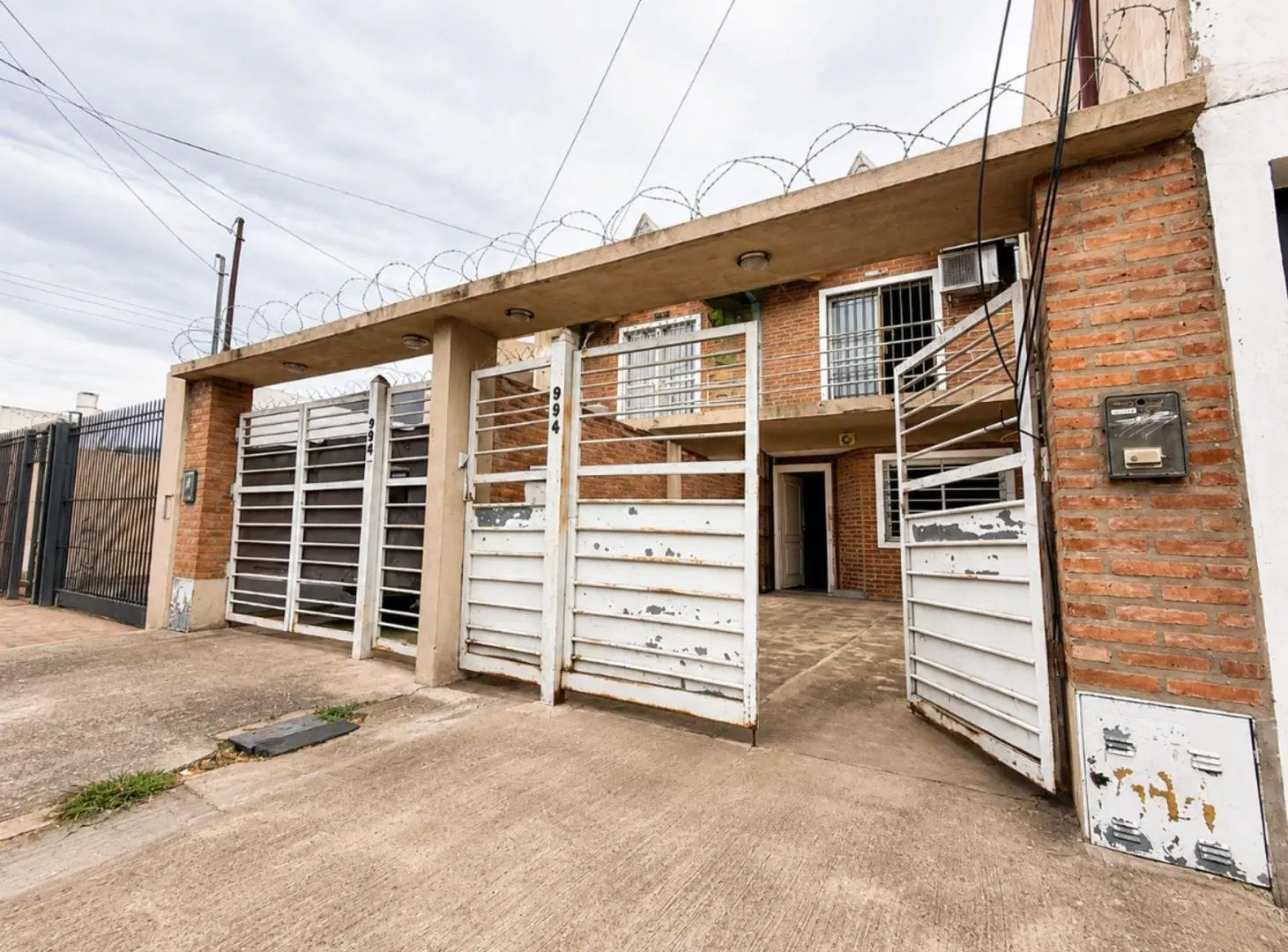 Dúplex 3 amb. VENTA Temperley, cochera y jardín 5