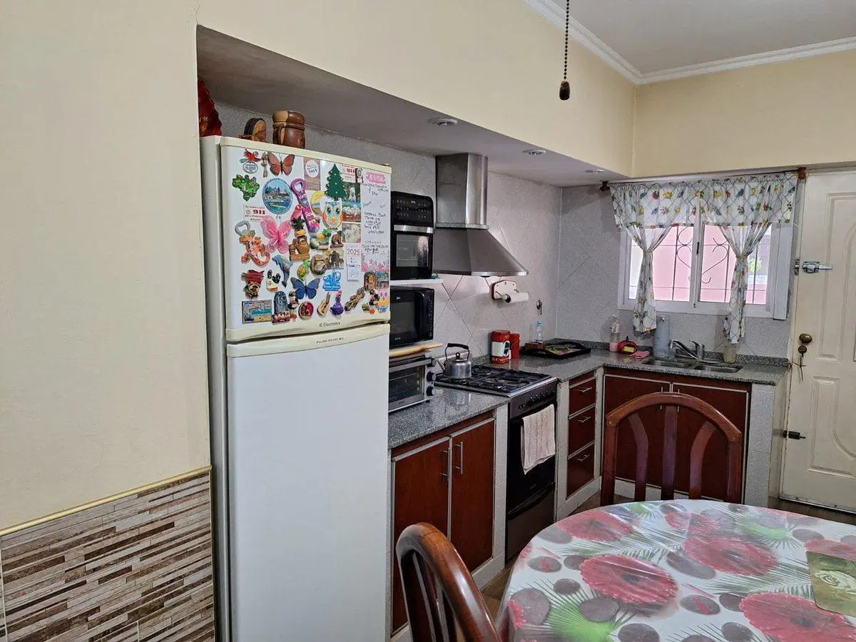 CASA VENTA 4 AMB. + DEPARTAMENTO 2 AMB.BURZACO 2