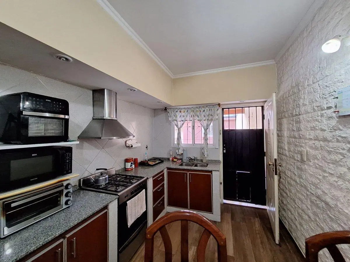 CASA VENTA 4 AMB. + DEPARTAMENTO 2 AMB.BURZACO 5