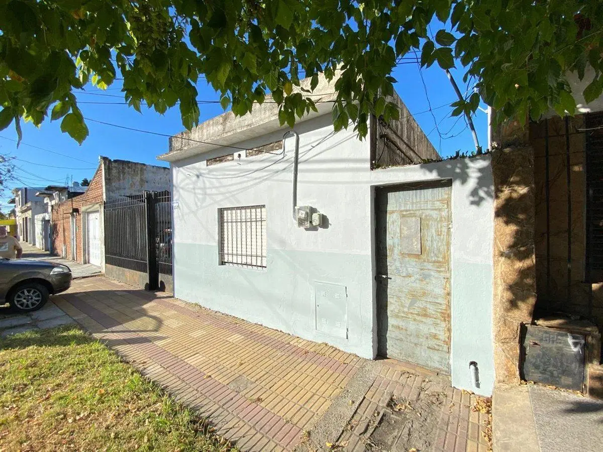 CASA 4 AMBIENTES VENTA LOMAS DE ZAMORA CON DEPTO 3