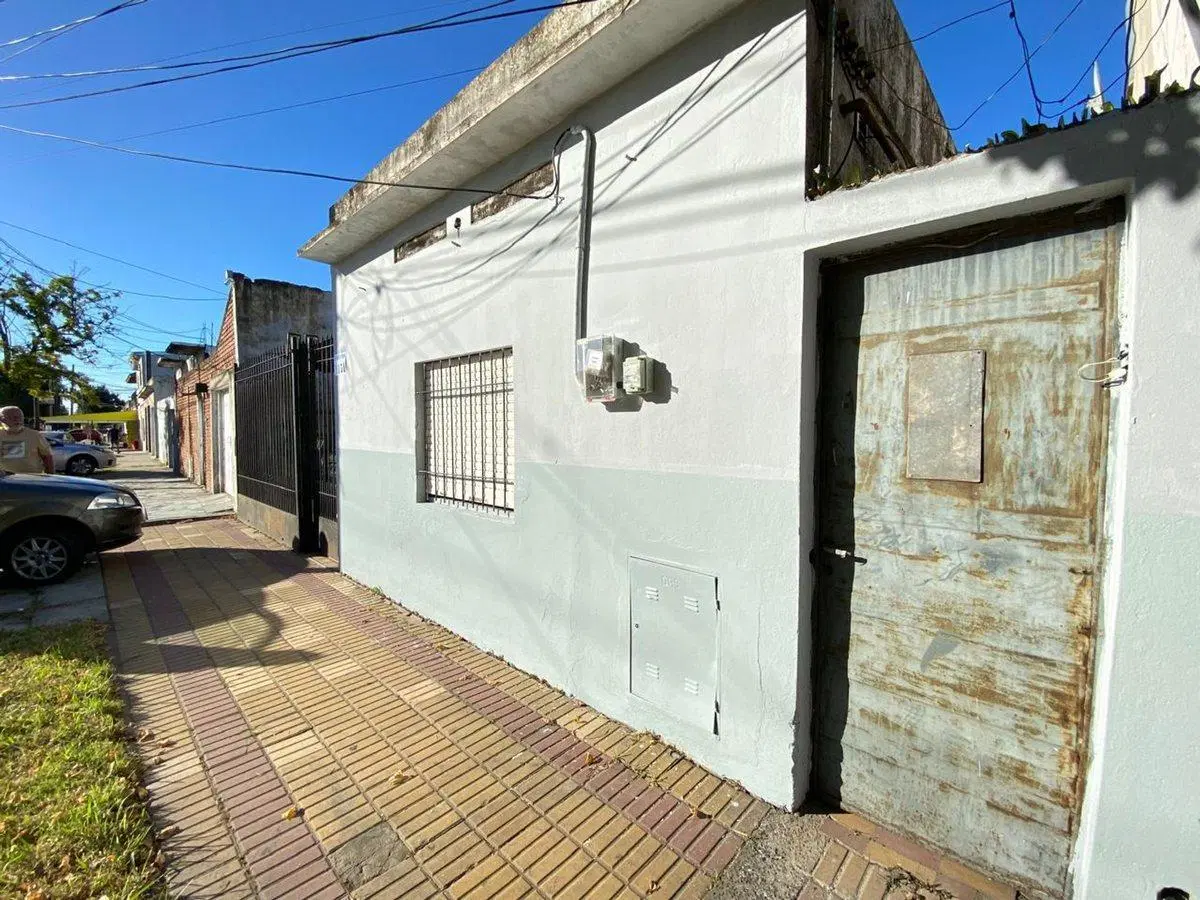 CASA 4 AMBIENTES VENTA LOMAS DE ZAMORA CON DEPTO 2