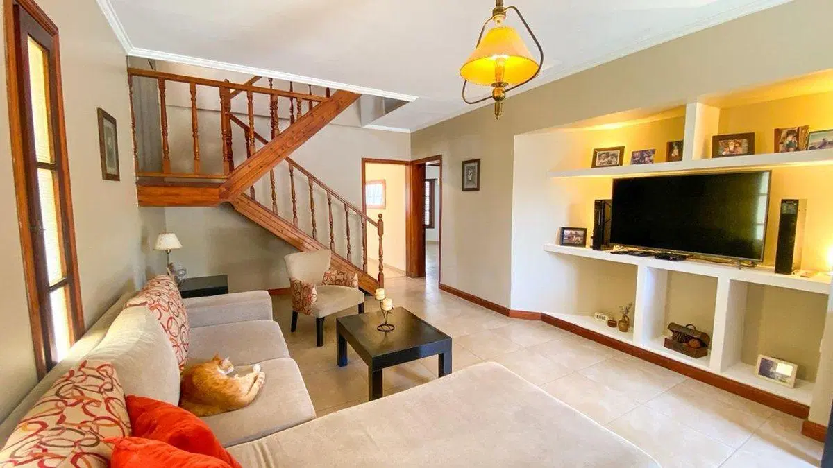 VENTA CHALET A METROS DE ESTACION BURZACOY AVENIDA 3