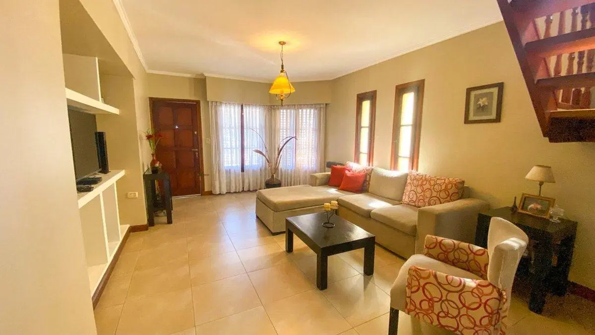 VENTA CHALET A METROS DE ESTACION BURZACOY AVENIDA 5