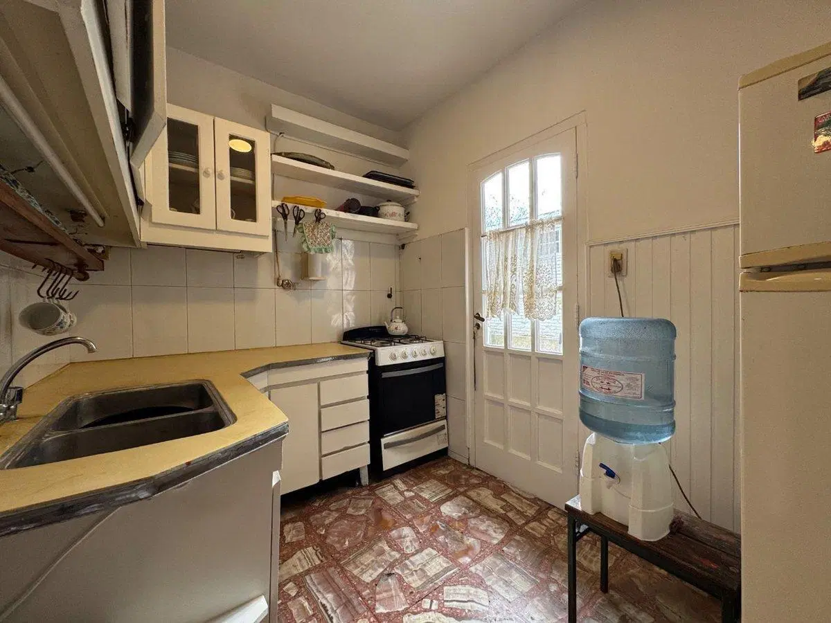 CASA 3 AMB C/PATIO Y GGE. EN VENTA CLAYPOLE 3