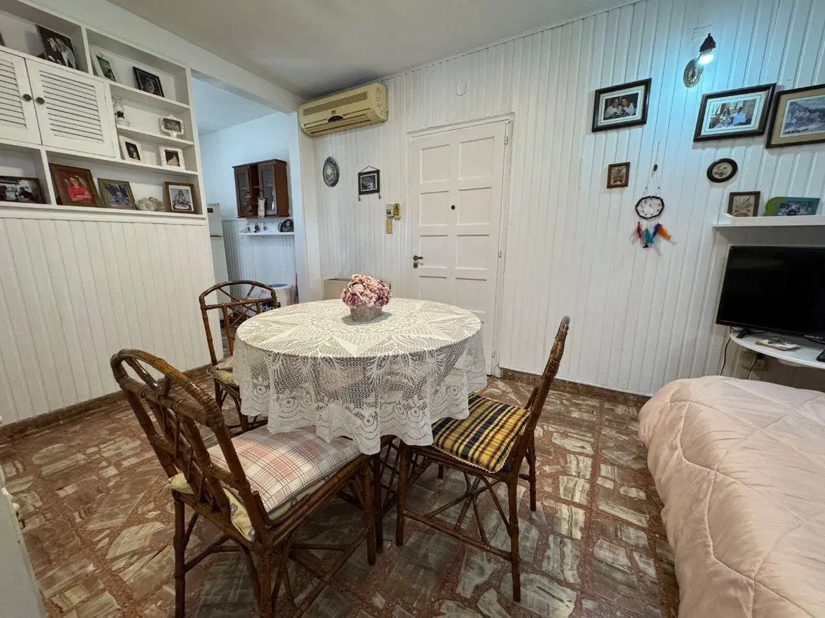 CASA 3 AMB C/PATIO Y GGE. EN VENTA CLAYPOLE 4