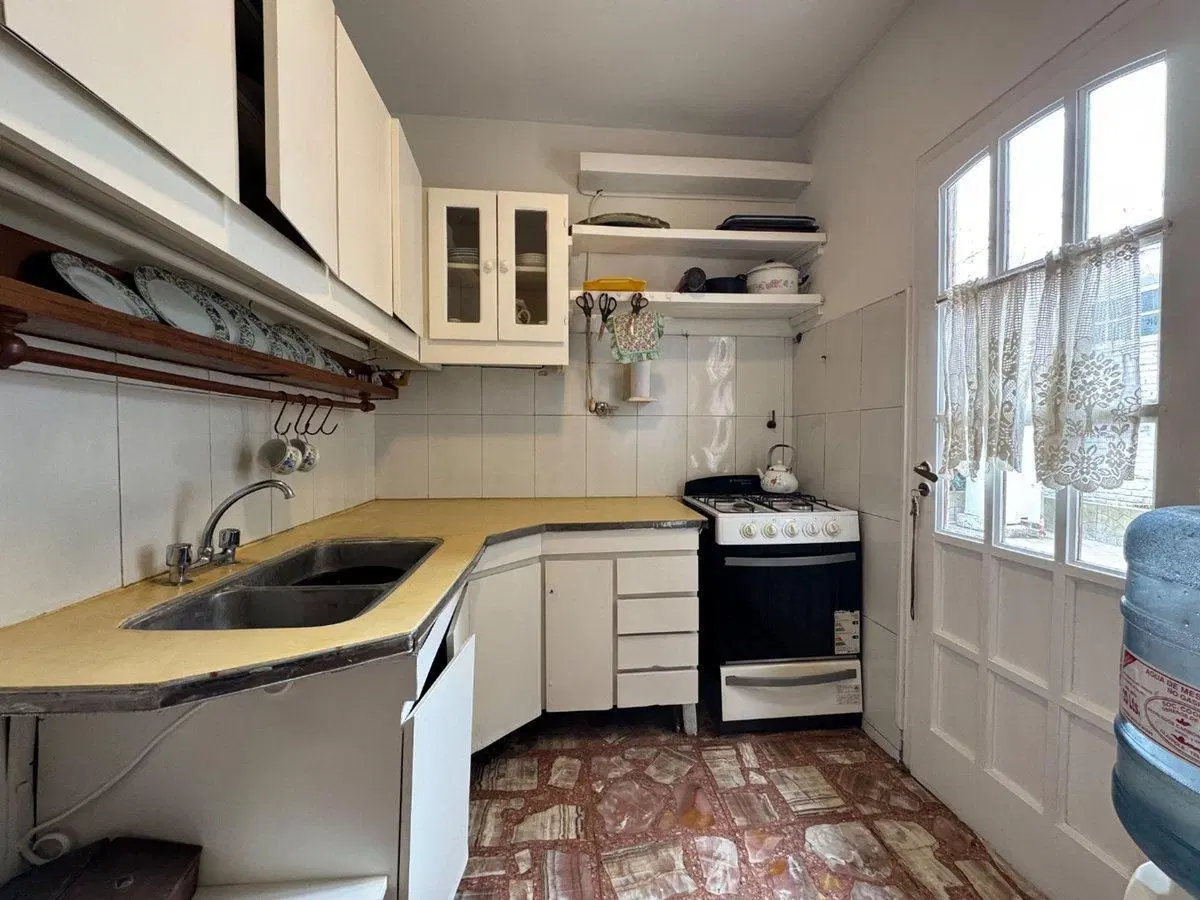 CASA 3 AMB C/PATIO Y GGE. EN VENTA CLAYPOLE 2