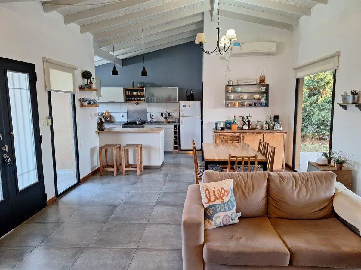CASA EN VENTA 4 AMBIENTES EN SPEGAZZINI 4