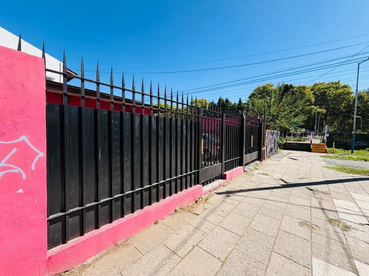 Casa de 6 ambientes con pileta venta Banfield 5