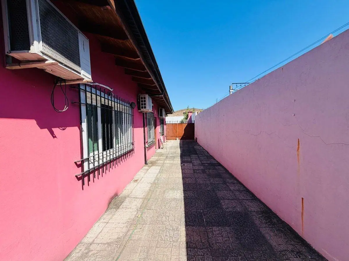 Casa de 6 ambientes con pileta venta Banfield 3