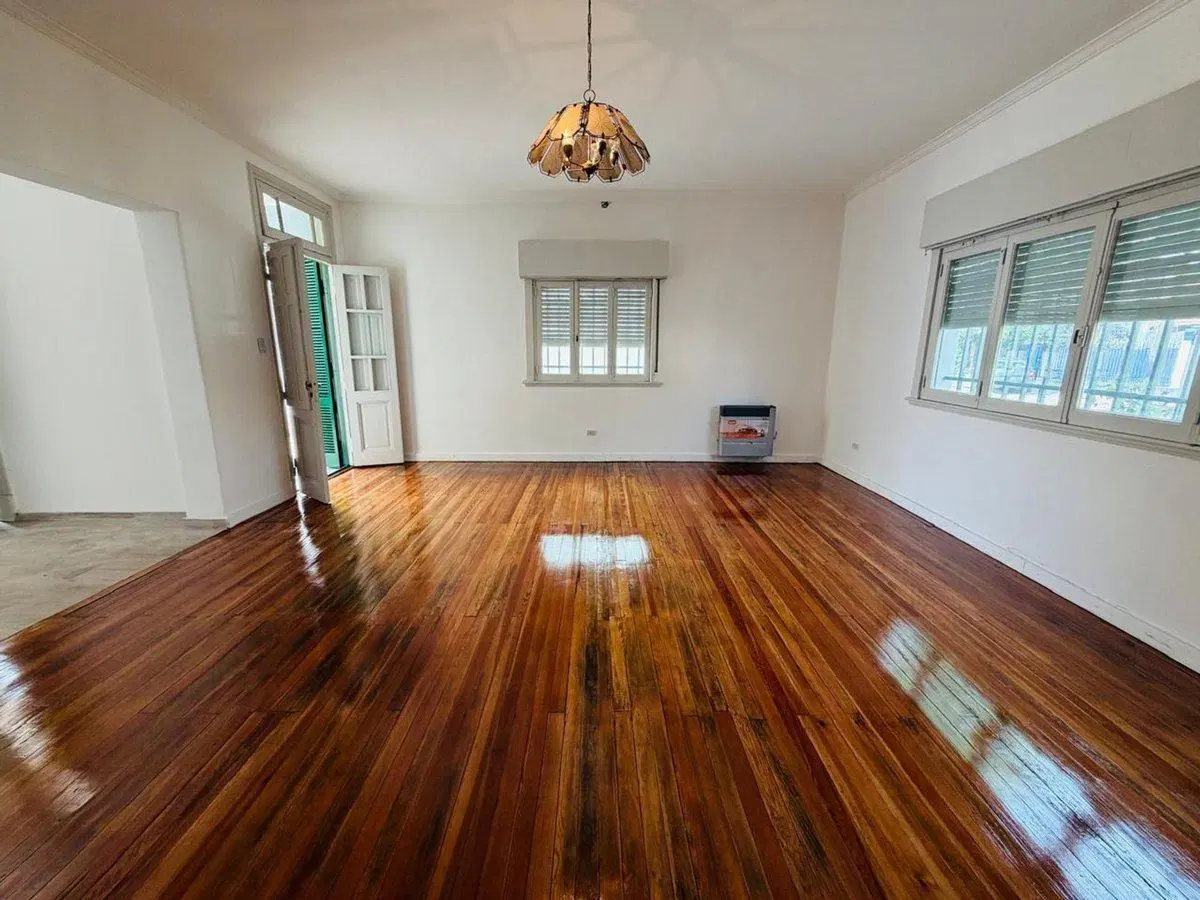 Casa 5 ambientes con amplio terreno alquiler Lanus 5