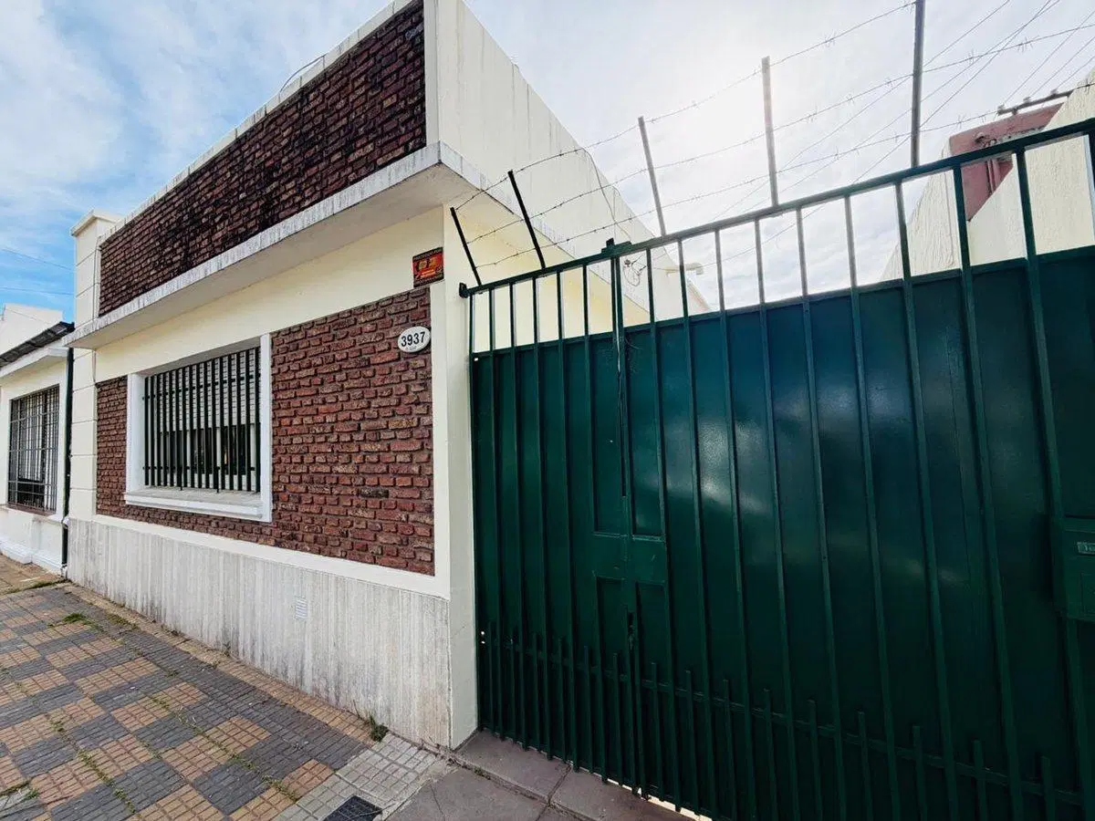 Casa 5 ambientes con amplio terreno alquiler Lanus 2