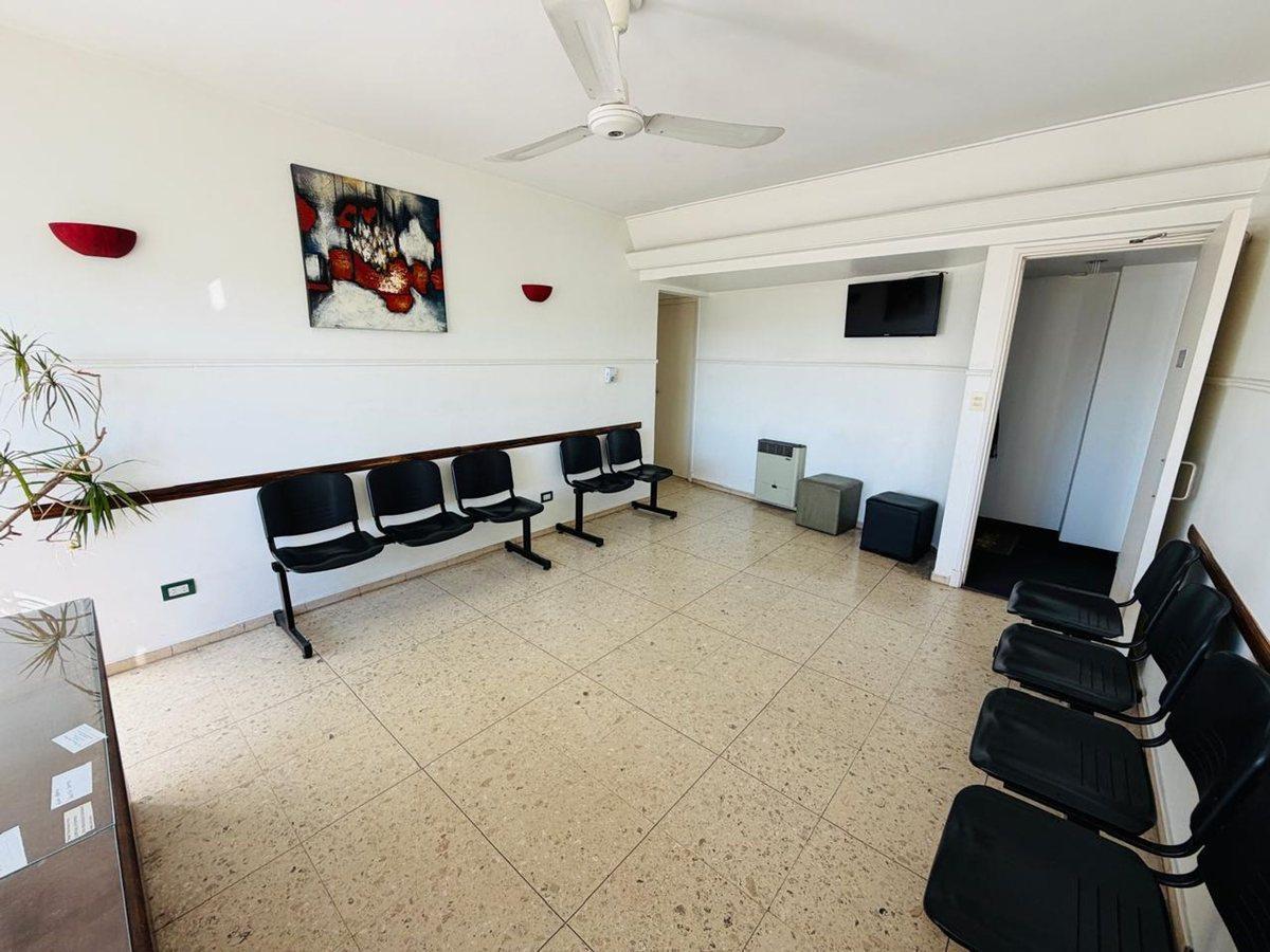 Foto de Departamento 6 ambientes venta Lomas de Zamora, imagen 3