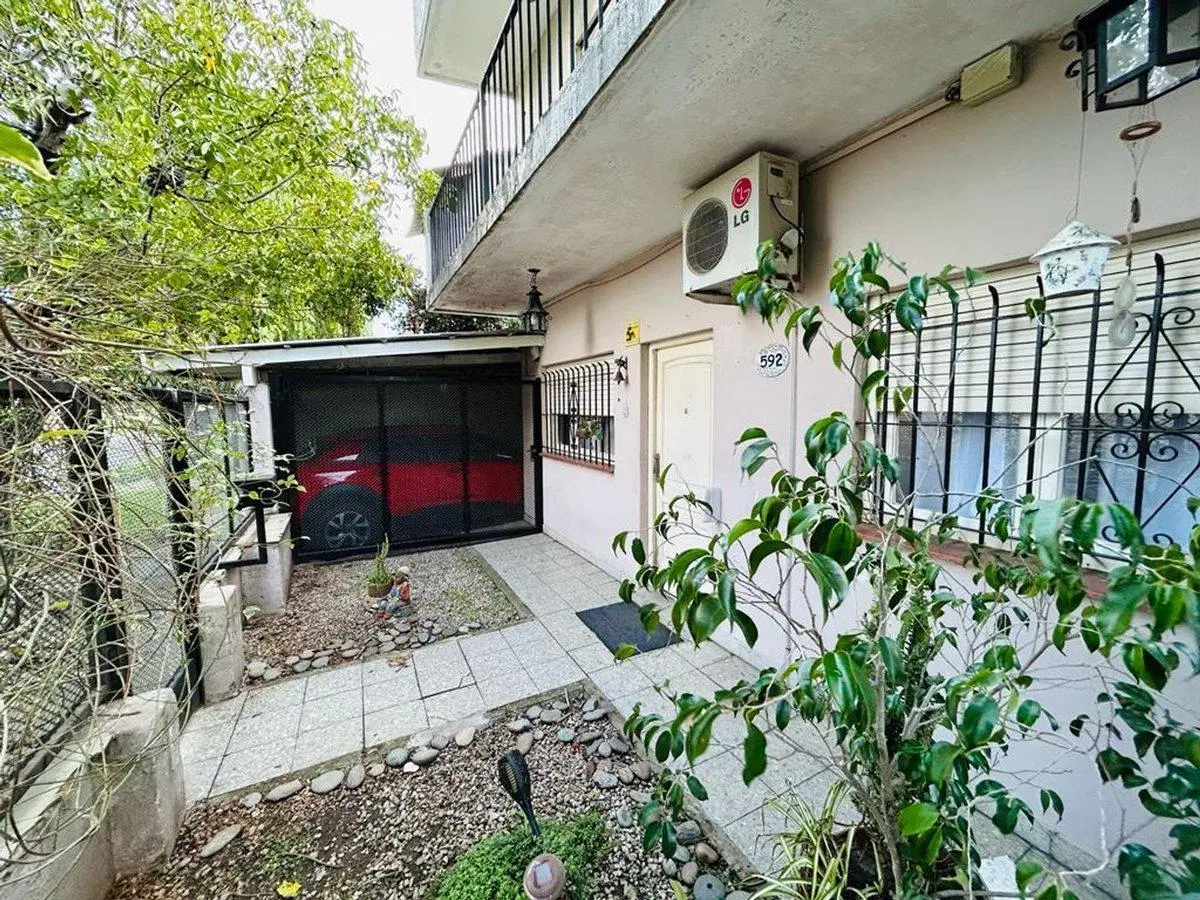 Casa 7 ambientes en venta en Burzaco 3