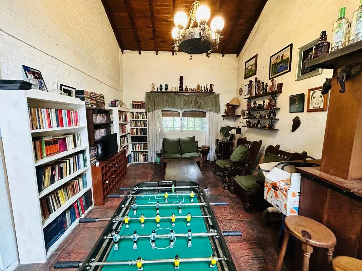 Casa 5 ambientes con amplio jardin venta Burzaco 4
