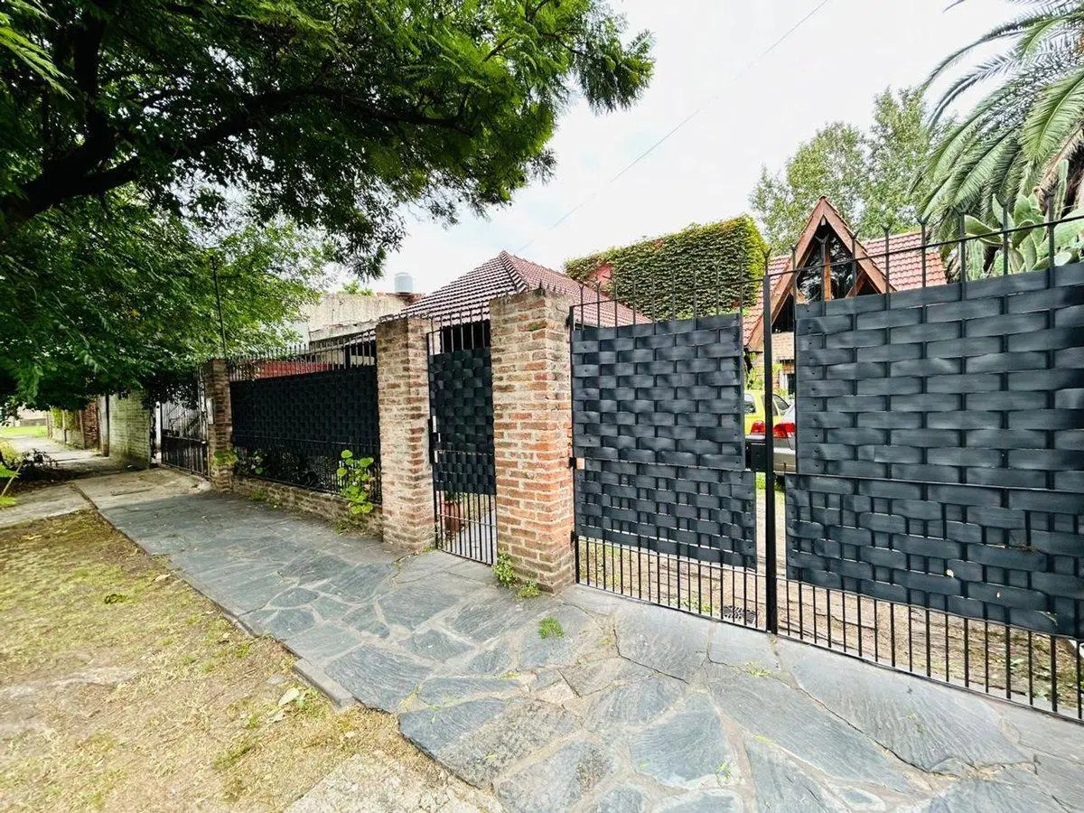 Casa 5 ambientes con amplio jardin venta Burzaco 5