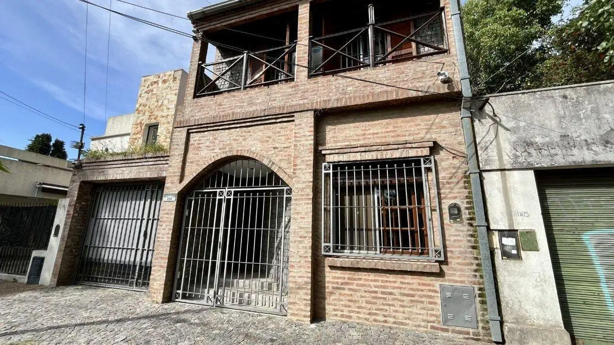 Venta casa 5 amb.– Temperley – Quincho, 2 cocheras 4