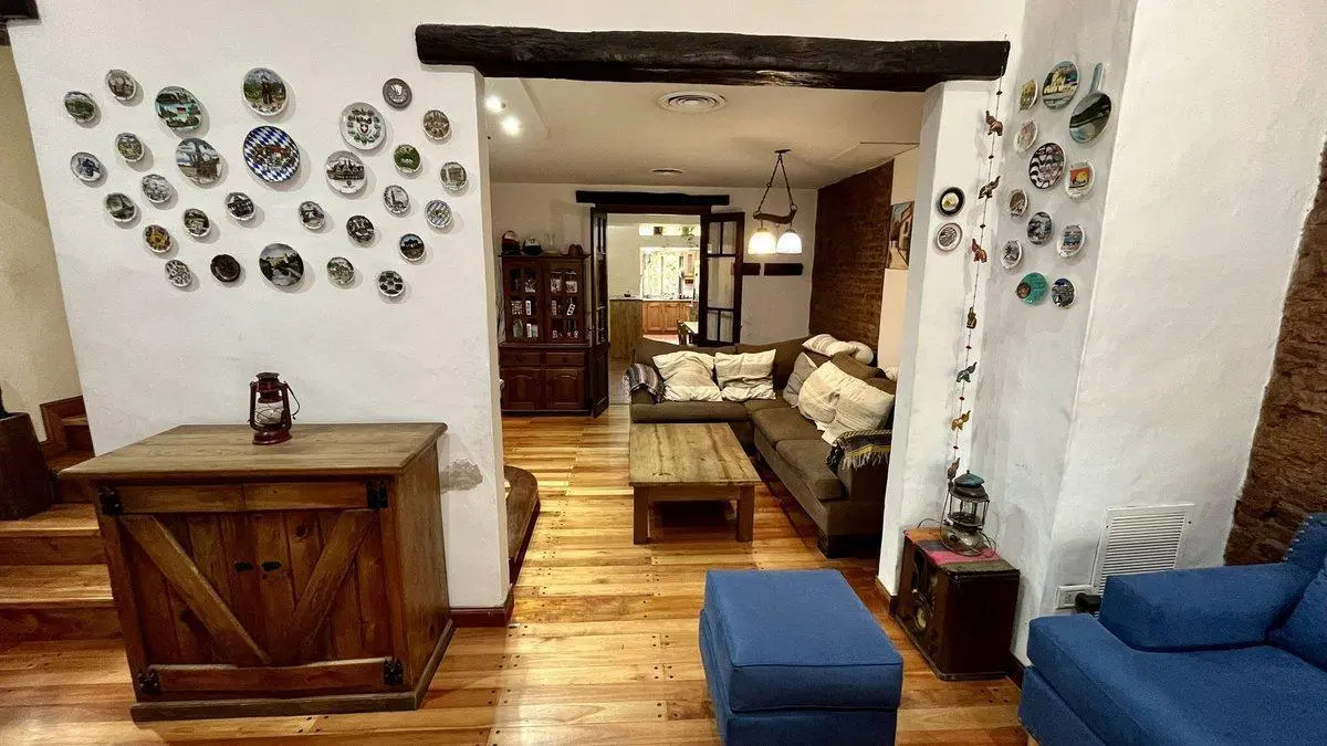 Venta casa 5 amb.– Temperley – Quincho, 2 cocheras 3
