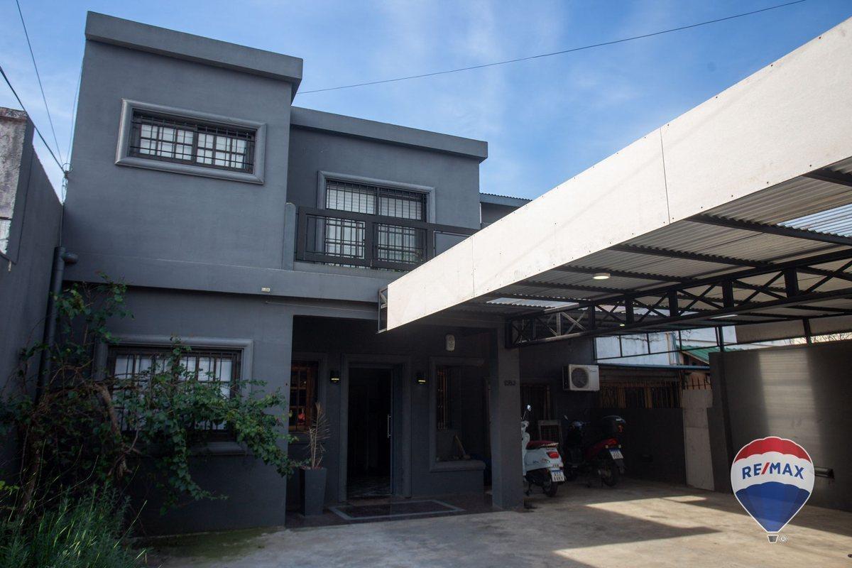 VENTA CASA 5 AMBIENTES ADROGUE QUINCHO Y PILETA