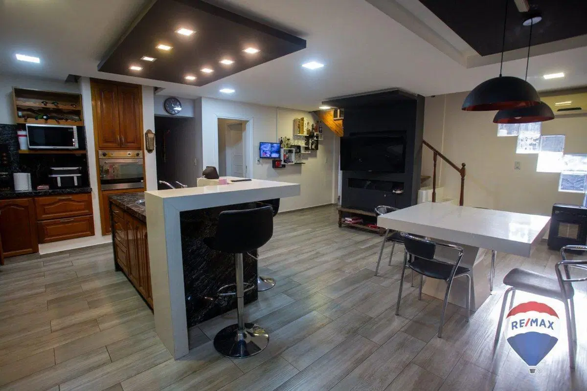 VENTA CASA 5 AMBIENTES ADROGUE QUINCHO Y PILETA 5