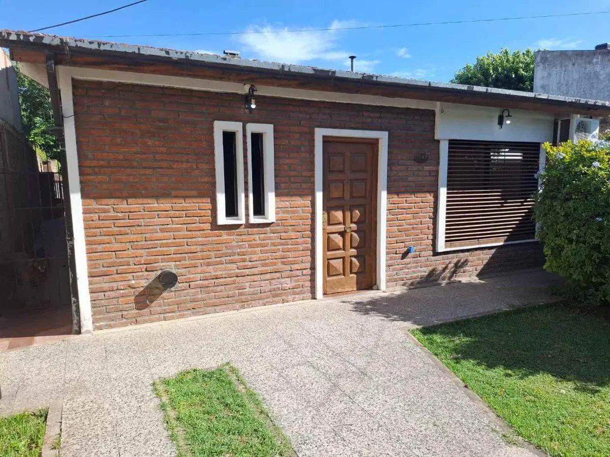 CASA 4 AMBIENTES VENTA TEMPERLEY JARDIN 2 FAMILIAS 5