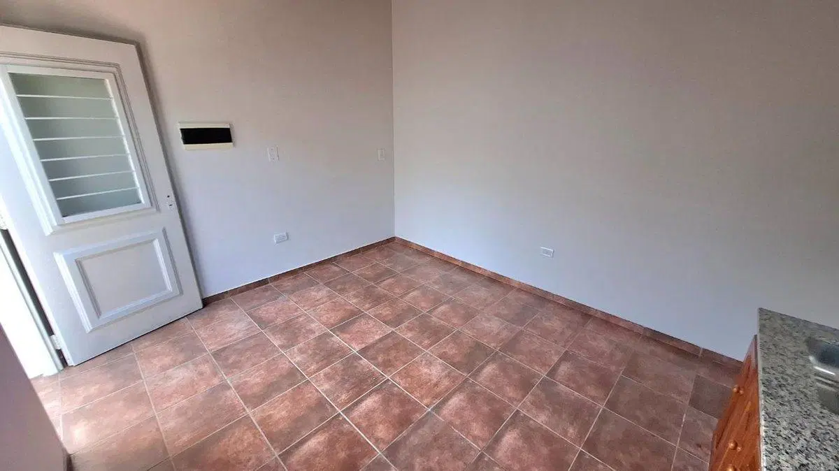 PH 2 AMBIENTES C PATIO ALQUILER GUILLON A ESTRENAR 2