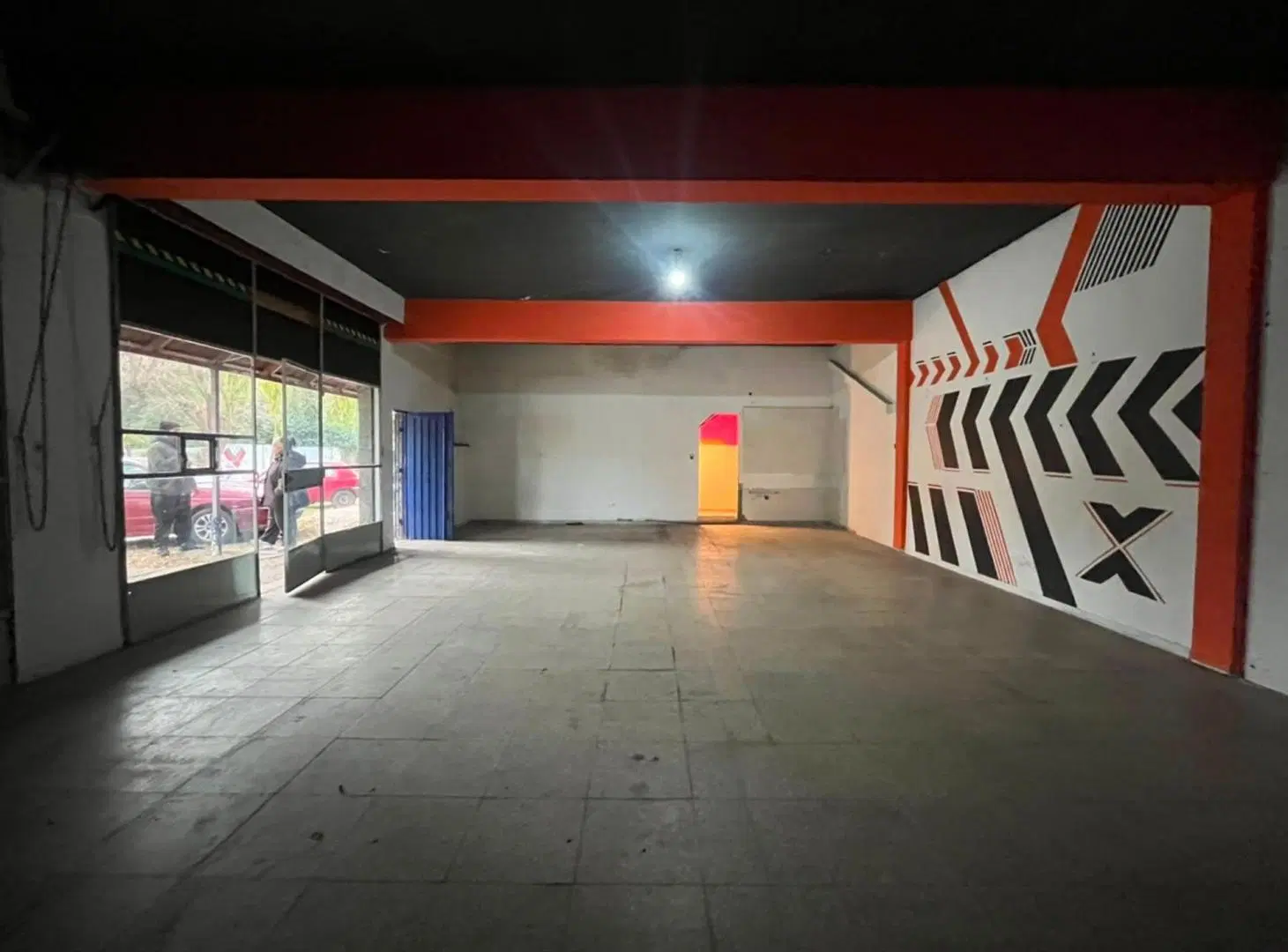 VENTA LOCAL COMERCIAL EN ZONA TRANSITADA BURZACO 4