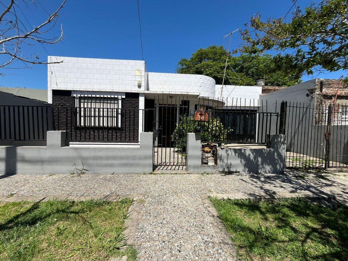 VENTA CASA 2 DORMITORIOS LOMAS APTO CREDITO