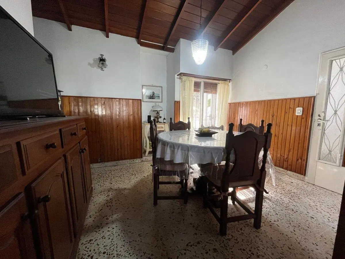 CASA EN VENTA 3 DORMITORIOS Y JARDIN EN LOMAS 5