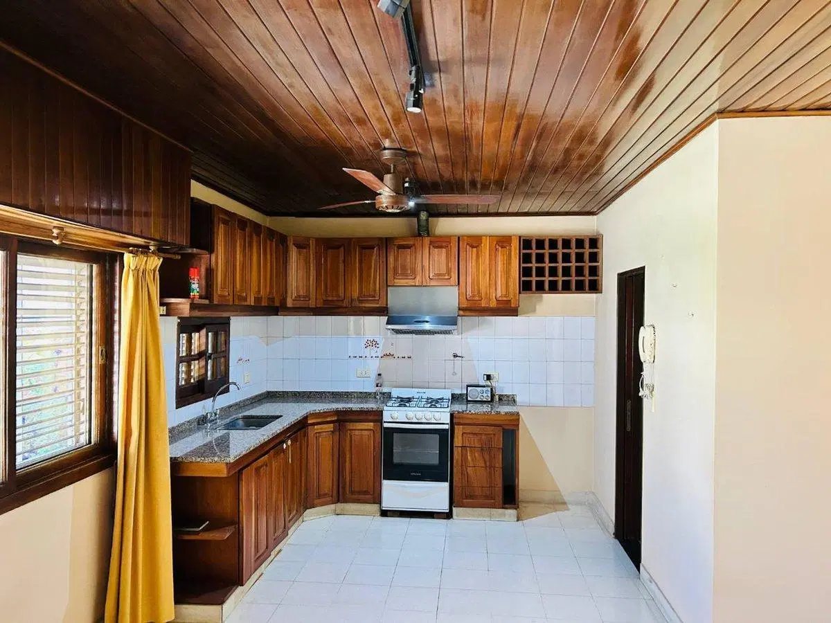 Venta casa 4 amb con parque, Apto Credito,Burzaco. 5