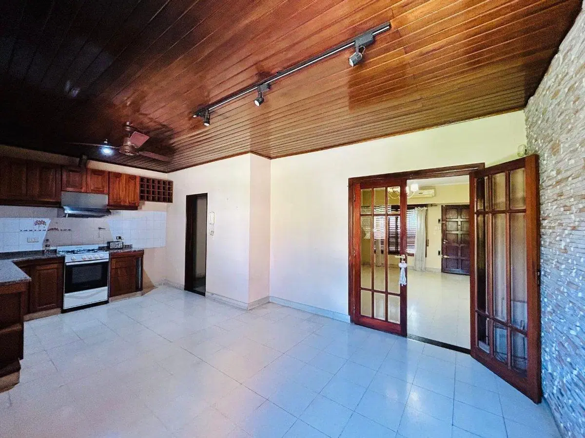 Venta casa 4 amb con parque, Apto Credito,Burzaco. 3