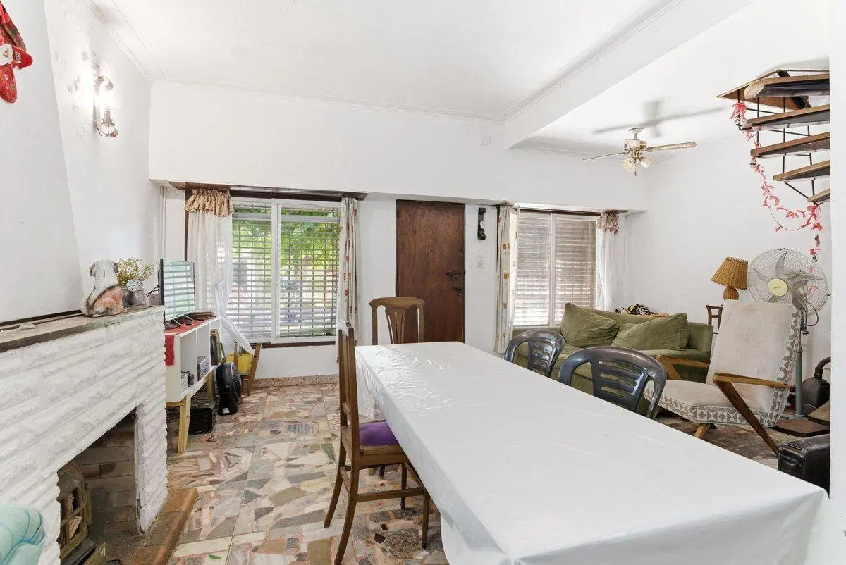 VENTA CASA CON TERRENO EN ADROGUE 2