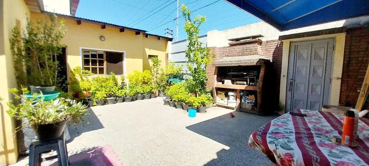 2 DEPTOS DE 2 AMBIENTES + 2 LOCALES VENTA BANFIELD 2