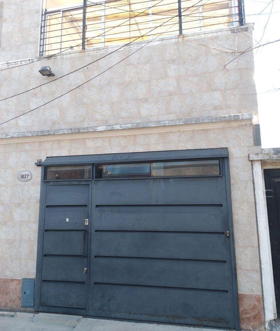 PH DE 5 AMBIENTES CON GRAN UBICACIÓN EN LANUS