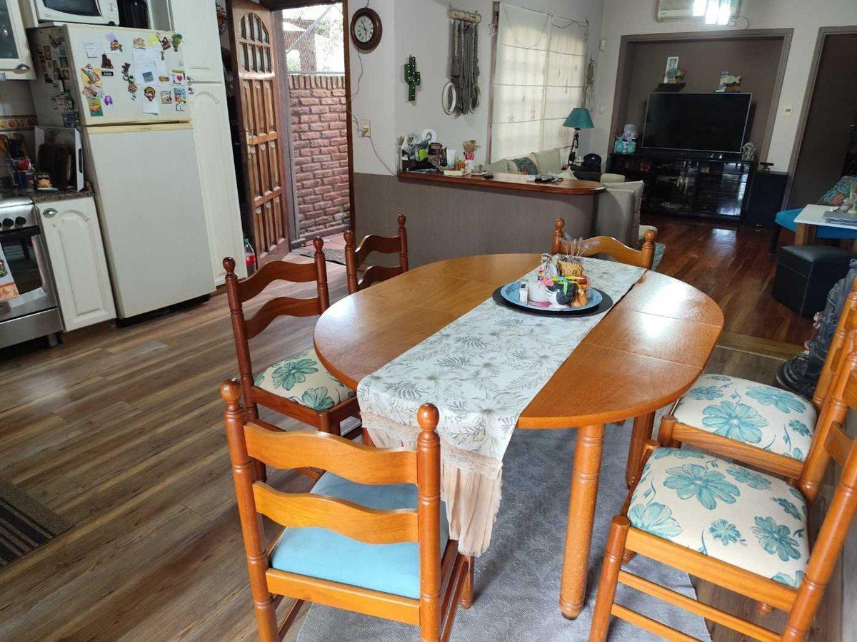 Foto de VENTA CASA 3 AMBIENTES EN BURZACO CON PILETA, imagen 5