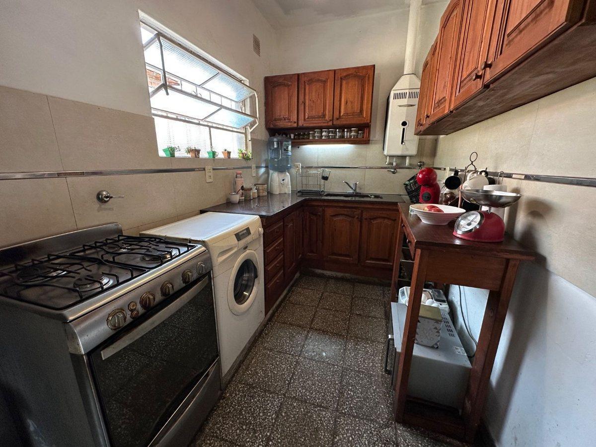 Foto de PH 2 AMB C/PATIO EN VENTA - R. DE ESCALADA / LANUS, imagen 3