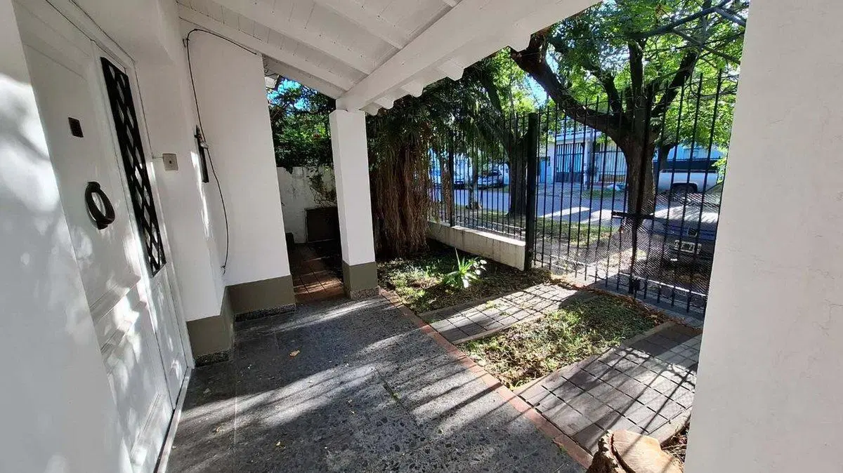 CASA 4 AMBIENTES VENTA LOMAS DE ZAMORA CON PARQUE 2