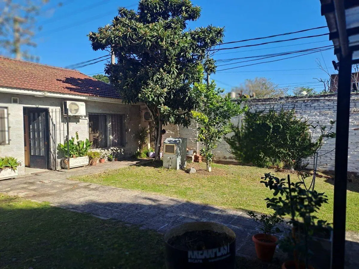 CASA 3 AMBIENTES VENTA GARAJE Y AMPLIO PARQUE 5