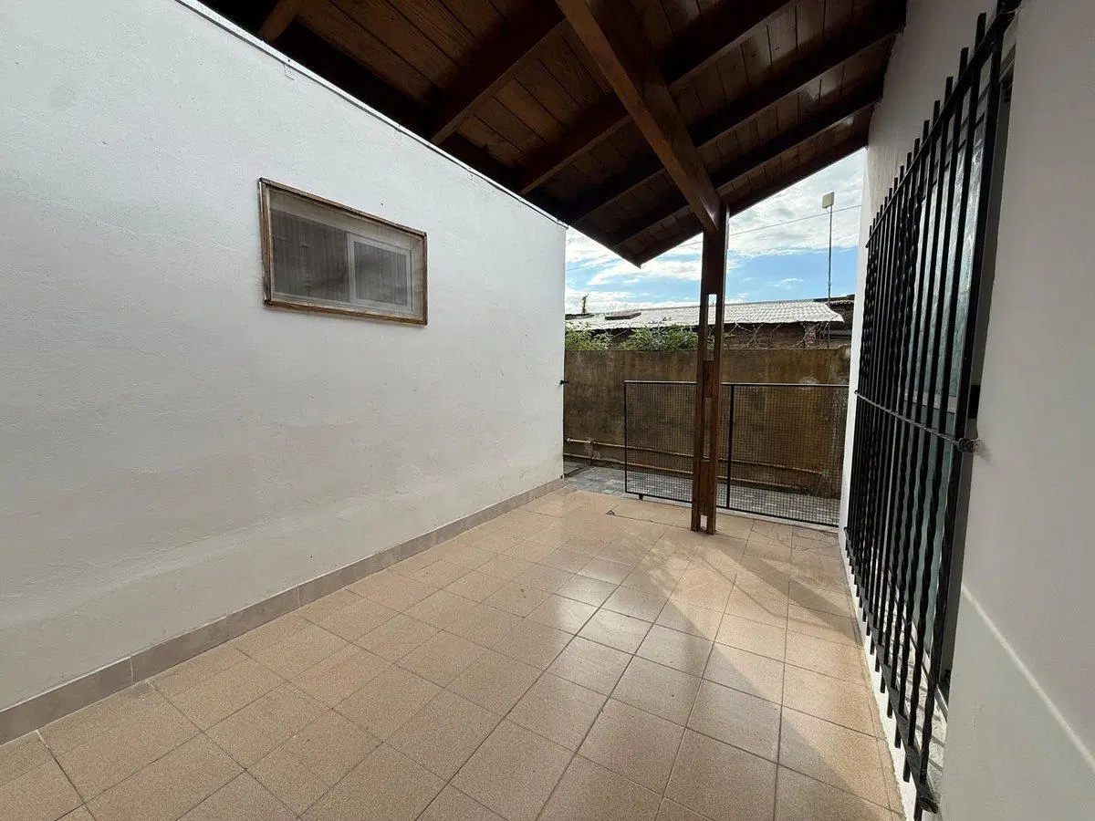 ALQUILER DE CASA EN PH 3 AMBIENTES EN LAVALLOL 2