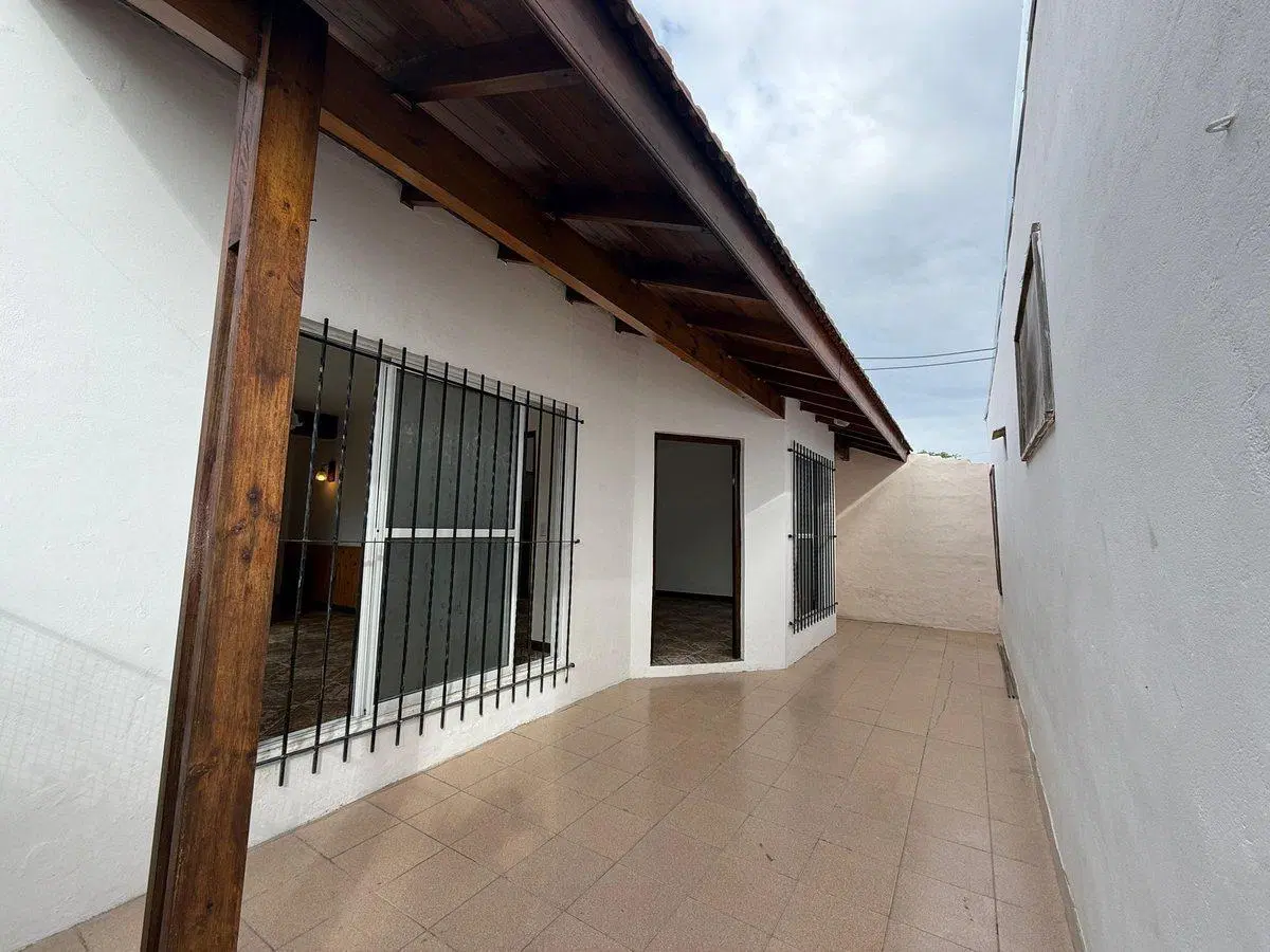 ALQUILER DE CASA EN PH 3 AMBIENTES EN LAVALLOL 8