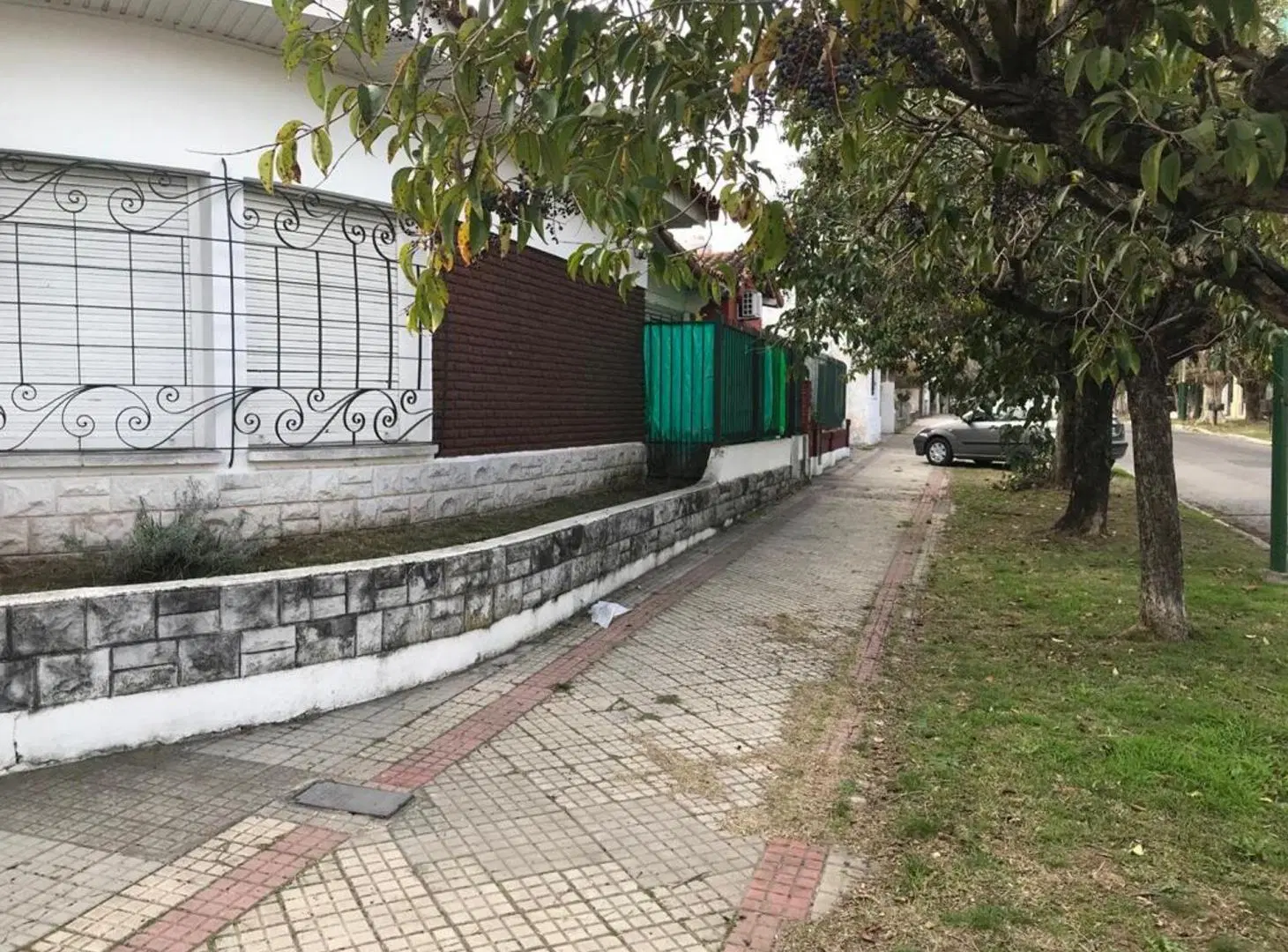 VENTA CASA A REFACCIONAR BANFIELD ESTE 5