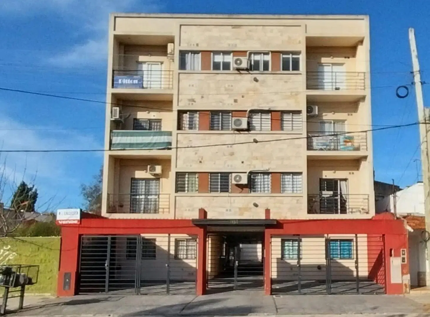 DEPARTAMENTO 2 AMBIENTES PB EN VENTA  EN BANFIELD 3