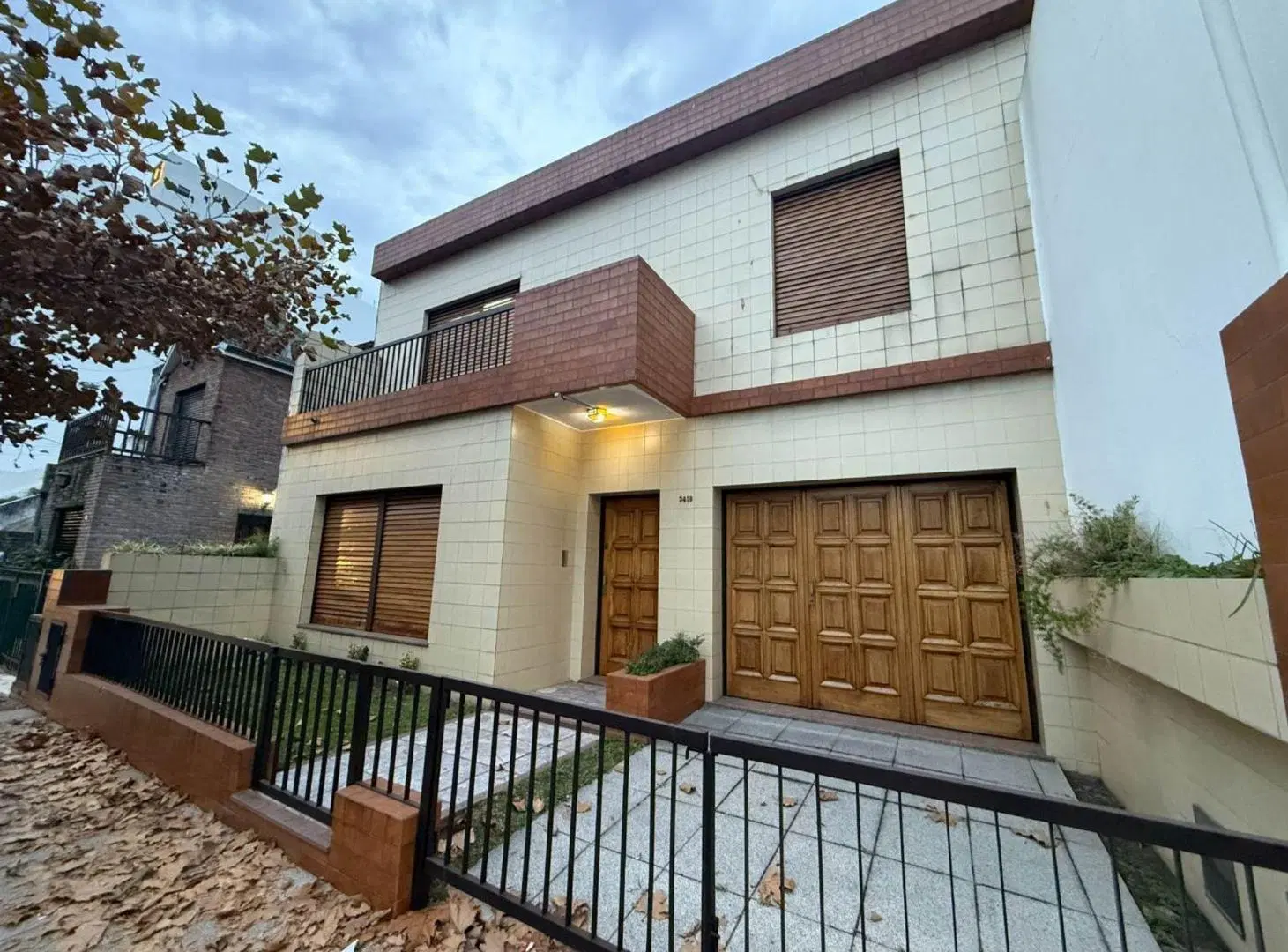 CASA 5 AMBIENTES VENTA SANTOS LUGARES CON JARDIN 2